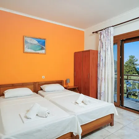 Athina Hotel Koinira