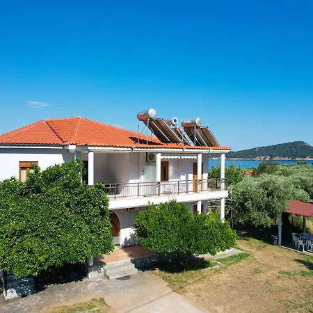 Athina Hotel Koinira