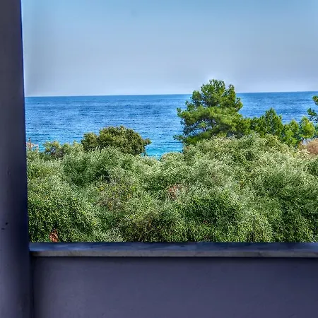 Athina Villa Hotel *